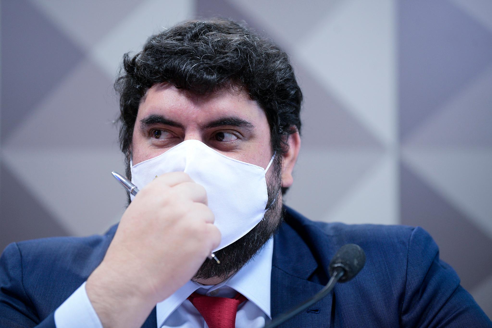 Albernaz nega ser lobista da empresa 