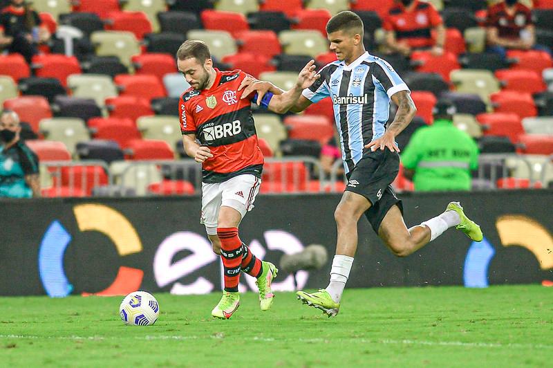 Flamengo voltou a vencer o Gr&ecirc;mio e avan&ccedil;ou na Copa do Brasil