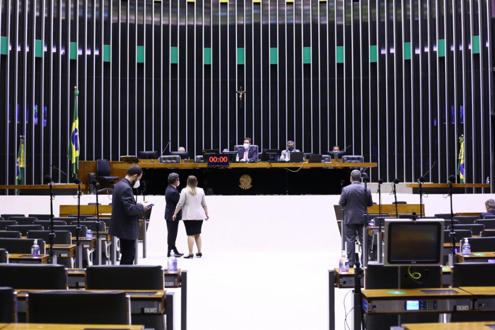 Texto foi votado na madrugada desta quinta-feira