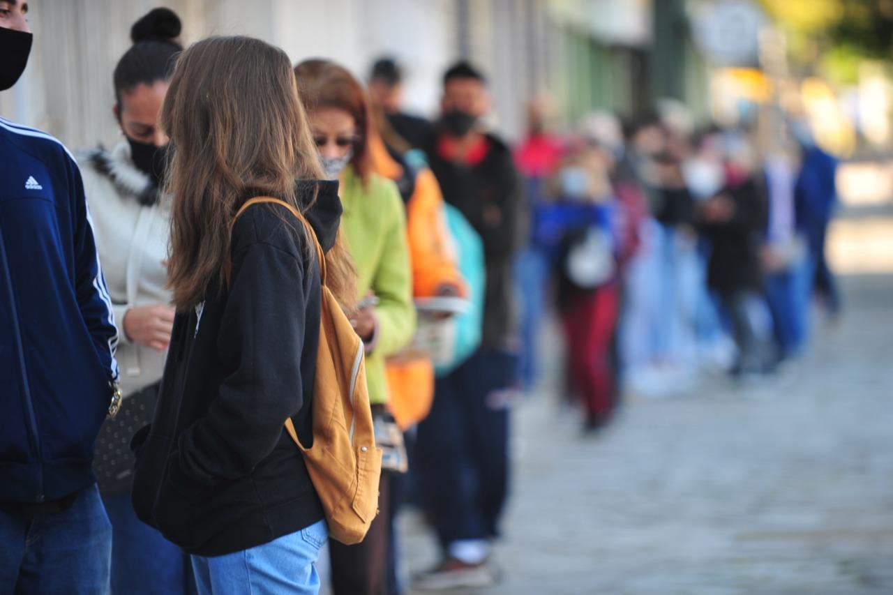Movimento de adolescentes foi intenso nos postos de sa&uacute;de de Porto Alegre