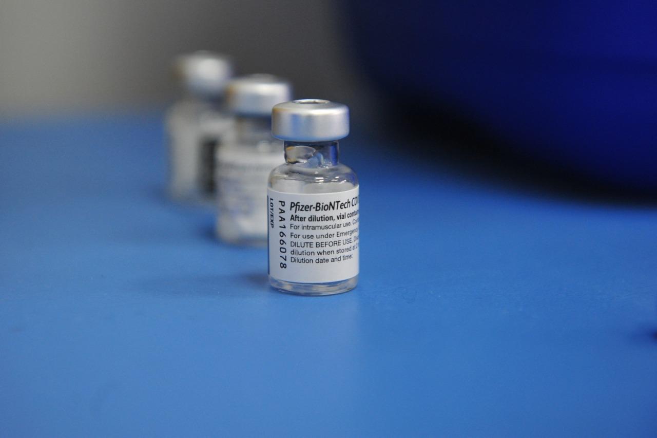 Para Anvisa, n&atilde;o h&aacute; necessidade de suspender vacina&ccedil;&atilde;o em adolescentes