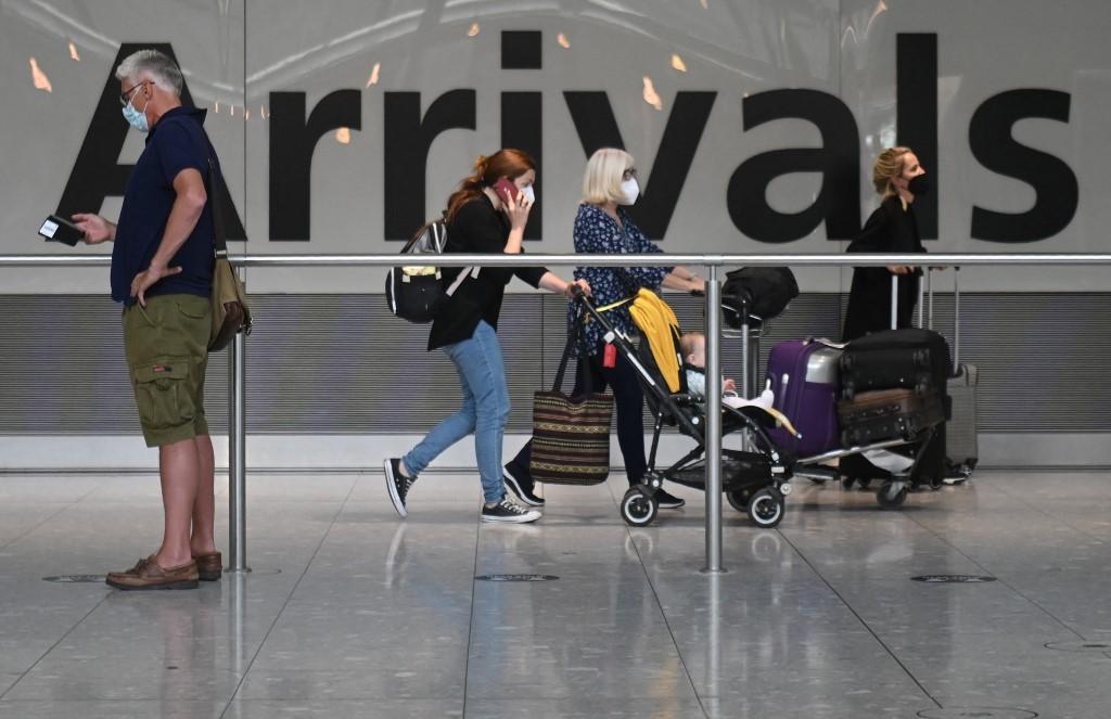 Governo brit&acirc;nico relaxou exig&ecirc;ncias de entrada para vacinados contra Covid