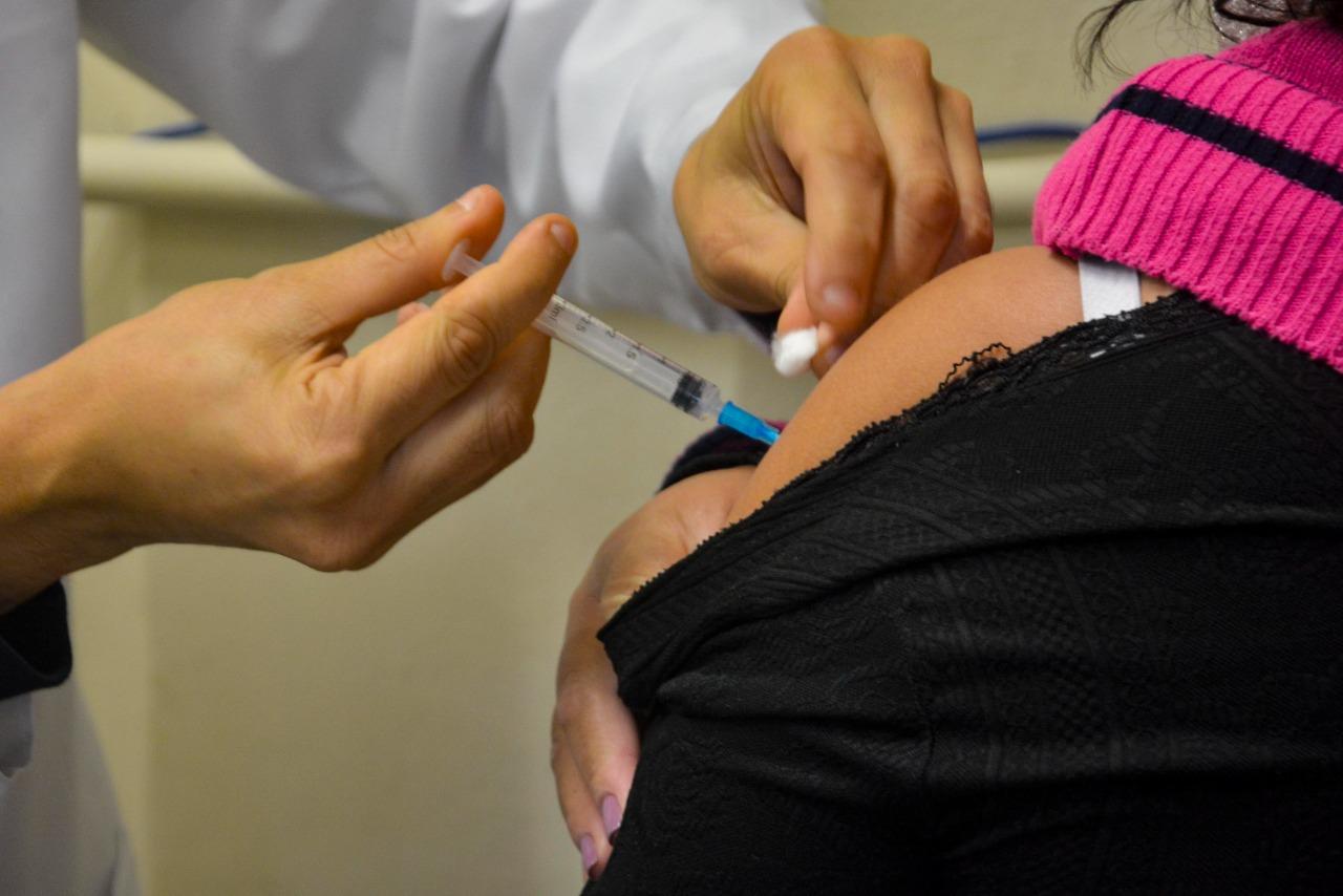 Estados poder&atilde;o seguir com vacina&ccedil;&atilde;o em adolescentes