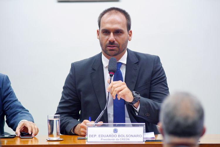Deputado Eduardo Bolsonaro est&aacute; com Covid-19