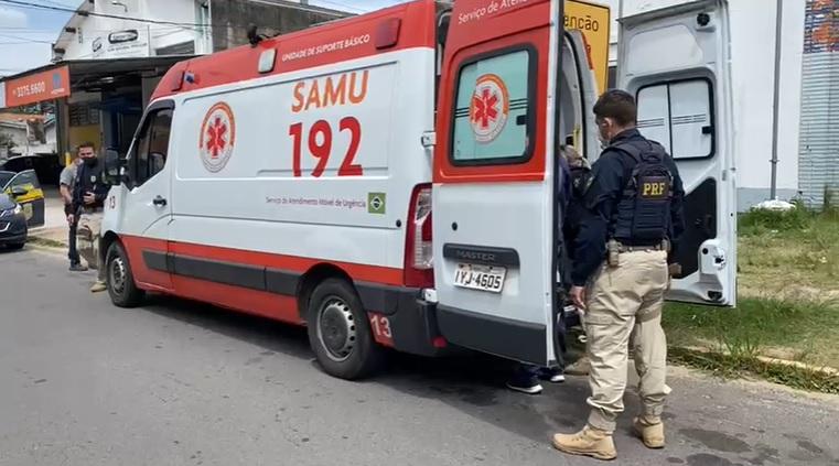 Homem foi atendido pela Samu, antes de ser encaminhado &agrave; delegacia de pol&iacute;cia