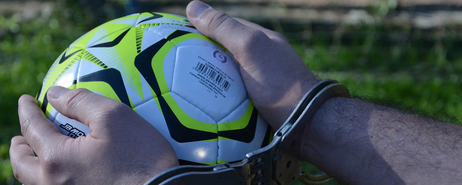 Casos envolvendo jogadores de futebol e crimes financeiros têm sido mais frequentes, revelando
um lado pouco usual dos atleta Casos envolvendo jogadores de futebol e crimes financeiros têm sido mais frequentes, revelando
um lado pouco usual dos atleta