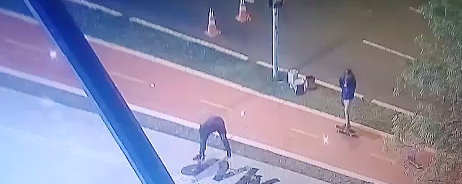 Câmeras de monitoramento registraram o vandalismo Câmeras de monitoramento registraram o vandalismo