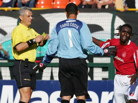 Márcio Rezende de Freitas expulsou Tinga após lance com Fábio Costa em 2005 Márcio Rezende de Freitas expulsou Tinga após lance com Fábio Costa em 2005