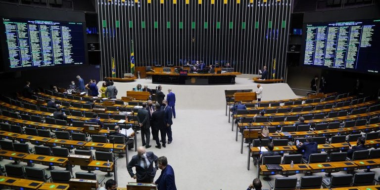 Recursos foram liberados no dia em que Câmara adiou votação da MP de reestruturação da Esplanada Recursos foram liberados no dia em que Câmara adiou votação da MP de reestruturação da Esplanada