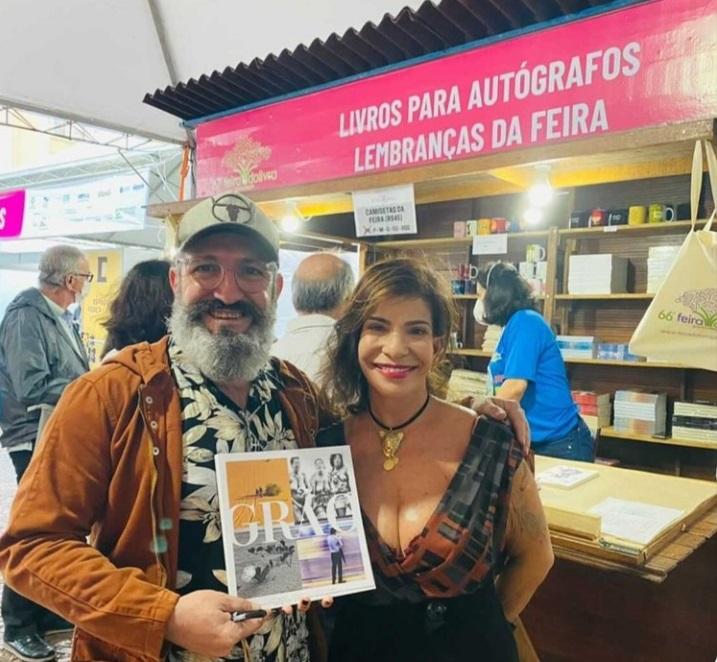 O projeto &ldquo;Gr&atilde;o- imagens, palavras, eternidade&rdquo; &eacute; um livro art&iacute;stico coescrito por Iara Tonidandel, com o fot&oacute;grafo Guto Monteiro e organizado pelo publicit&aacute;rio Rubem Penz