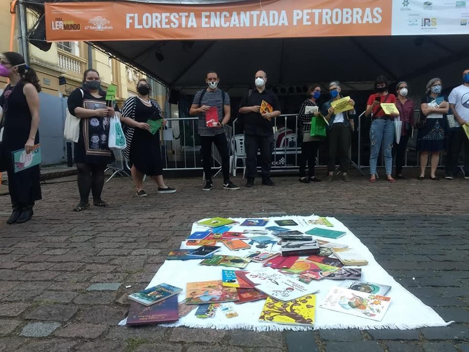 Protesto ocorreu em 7 de novembro, em frente ao espa&ccedil;o Floresta Encantada Petrobras