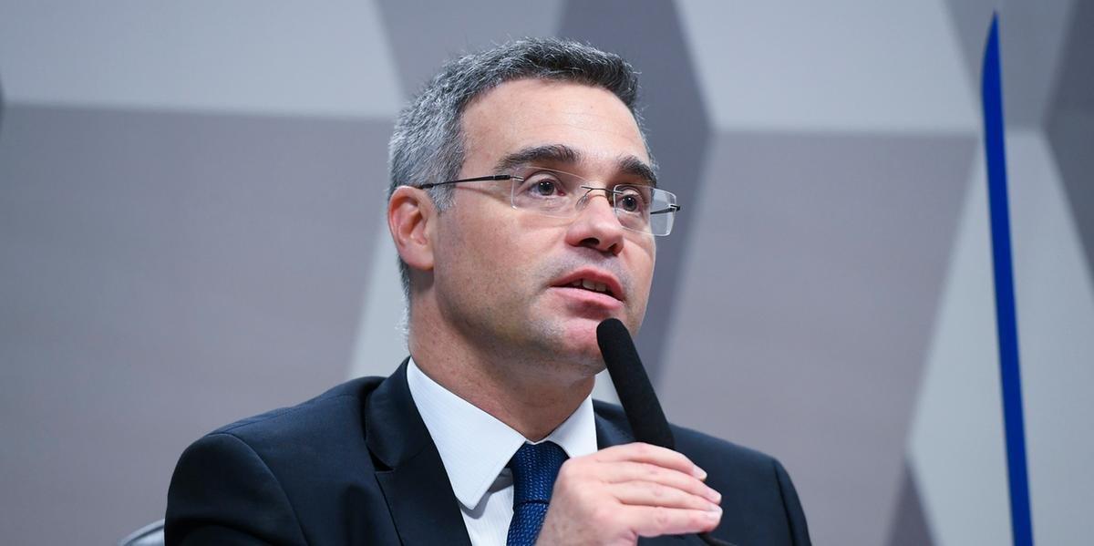 Mendon&ccedil;a vota contra tornar r&eacute;us presos em frente ao QG do Ex&eacute;rcito