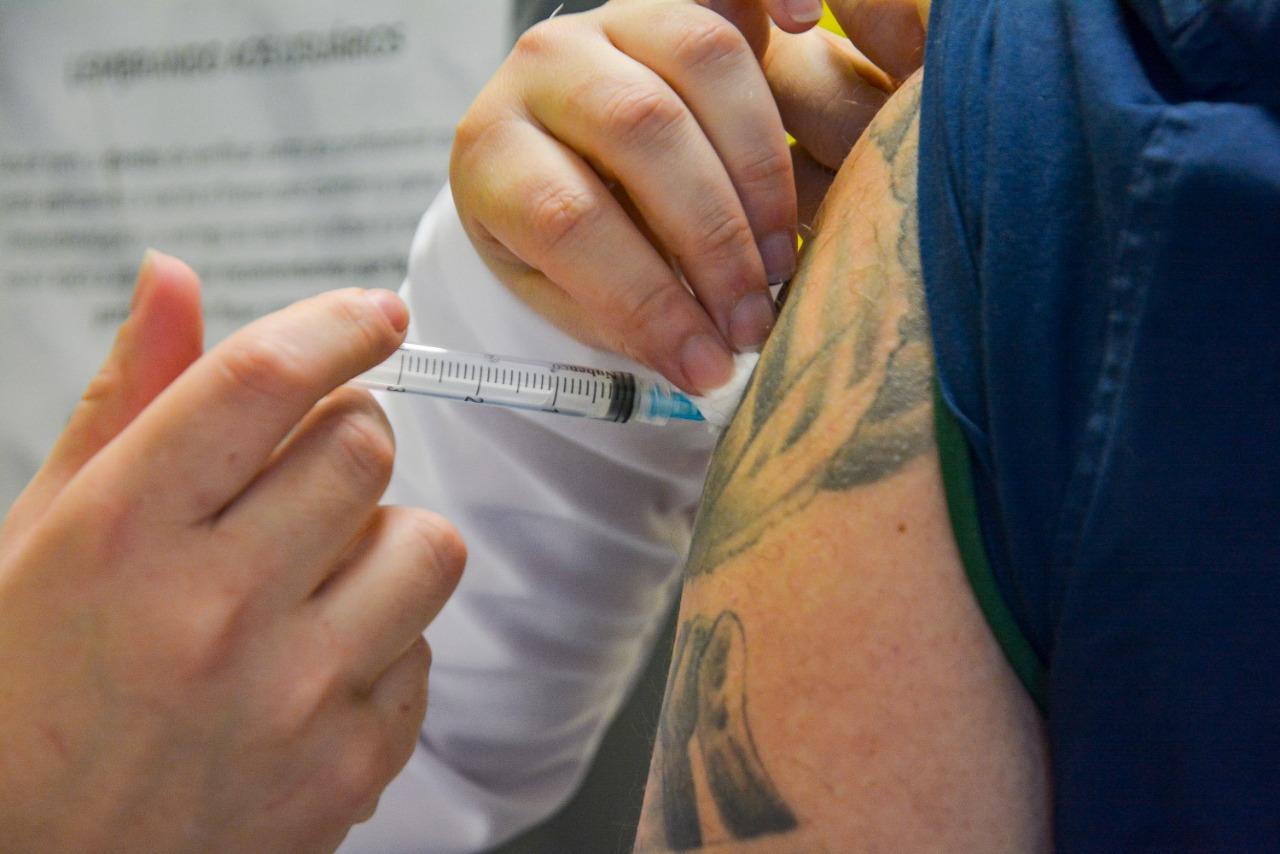 Sa&uacute;de refor&ccedil;a import&acirc;ncia de completar ciclo vacinal contra a Covid-19