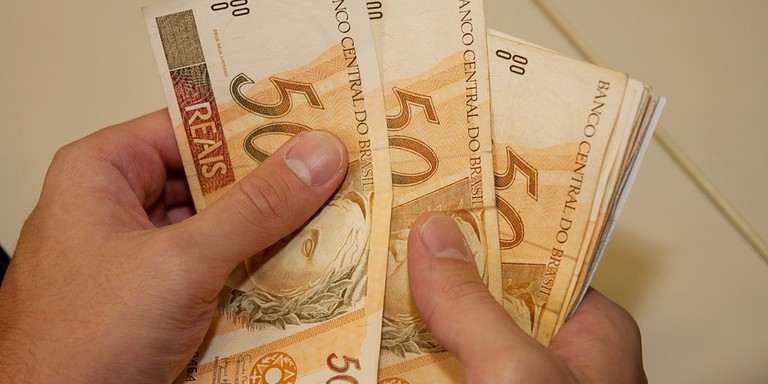 Governo prevê dificuldades para pagar abono salarial e seguro-desemprego até 2026 Governo prevê dificuldades para pagar abono salarial e seguro-desemprego até 2026