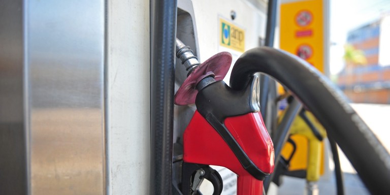 Durante março, o preço médio do litro da gasolina foi comercializado na média de R$ 5,88 Durante março, o preço médio do litro da gasolina foi comercializado na média de R$ 5,88