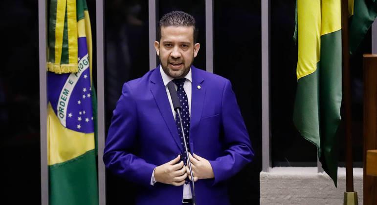 Com a divulga&ccedil;&atilde;o, parlamentares e pol&iacute;ticos da oposi&ccedil;&atilde;o acusam Janones de improbidade administrativa