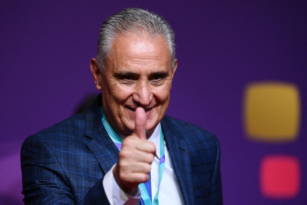 Tite chega para assinar contrato at&eacute; o fim de 2024