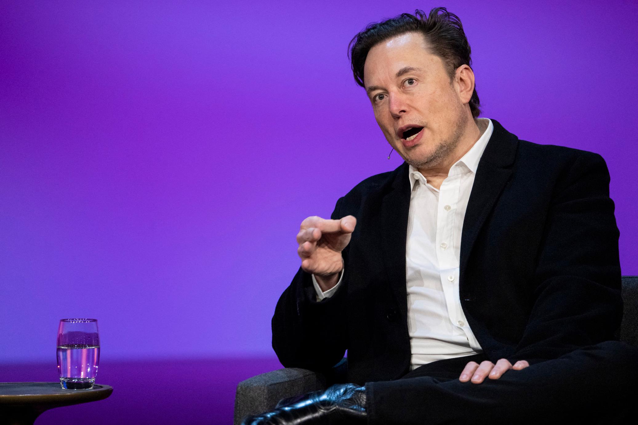 Musk reafirma compromisso de compra do Twitter 