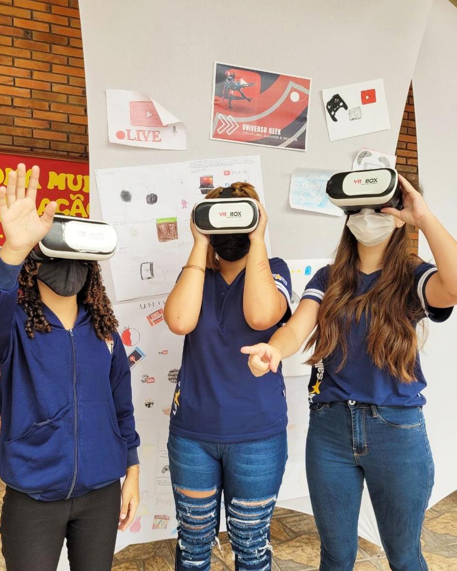 No projeto Metaverso La Salle Sapucaia School s&atilde;o desenvolvidas atividades, como a produ&ccedil;&atilde;o cultural de HQs e Animes, Saraus Liter&aacute;rios, encontros de Cosplay, al&eacute;m de conta&ccedil;&atilde;o de hist&oacute;rias para alunos do turno inverso
