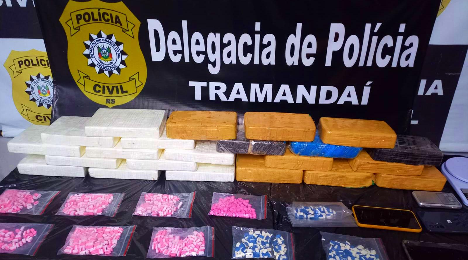 M&atilde;e duas filhas g&ecirc;meas foram presas em flagrante