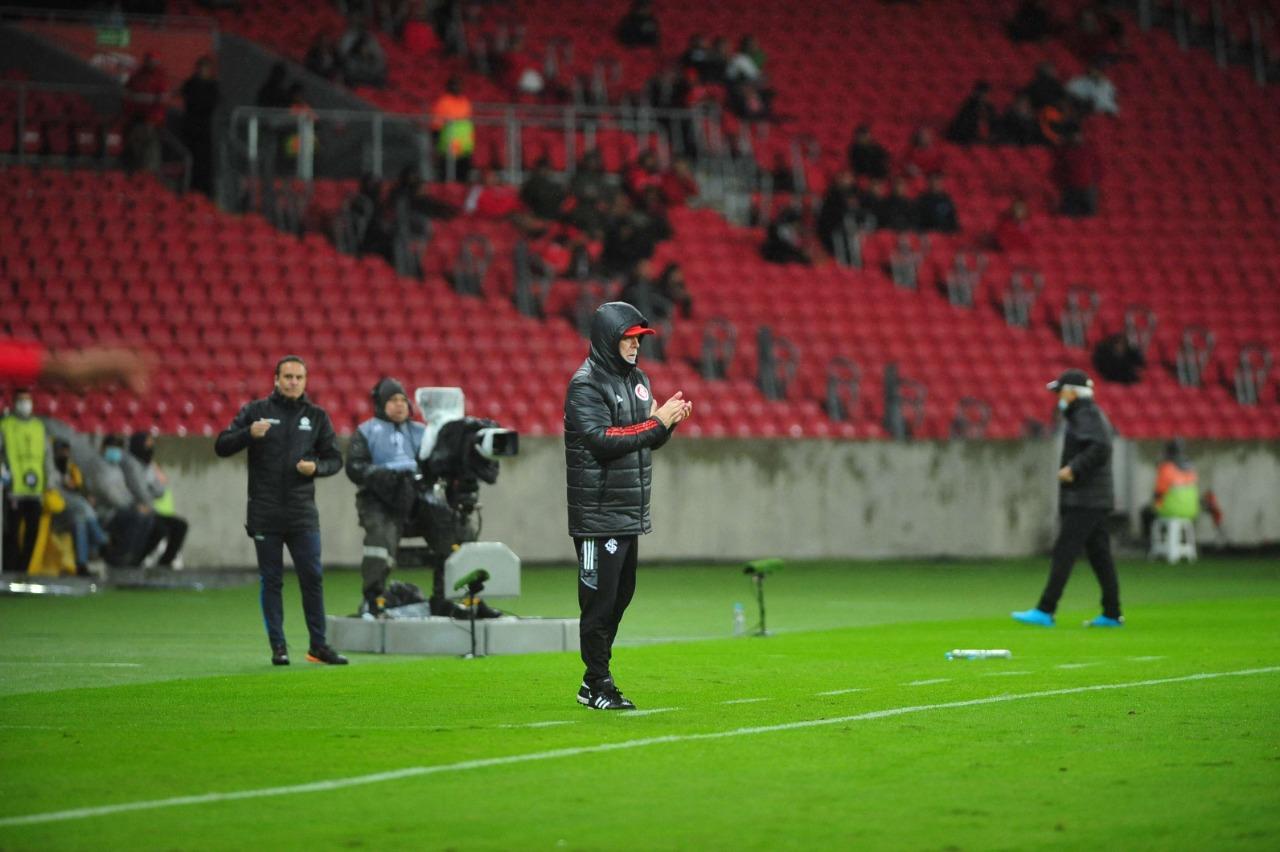 T&eacute;cnico segue invicto na casamata colorada