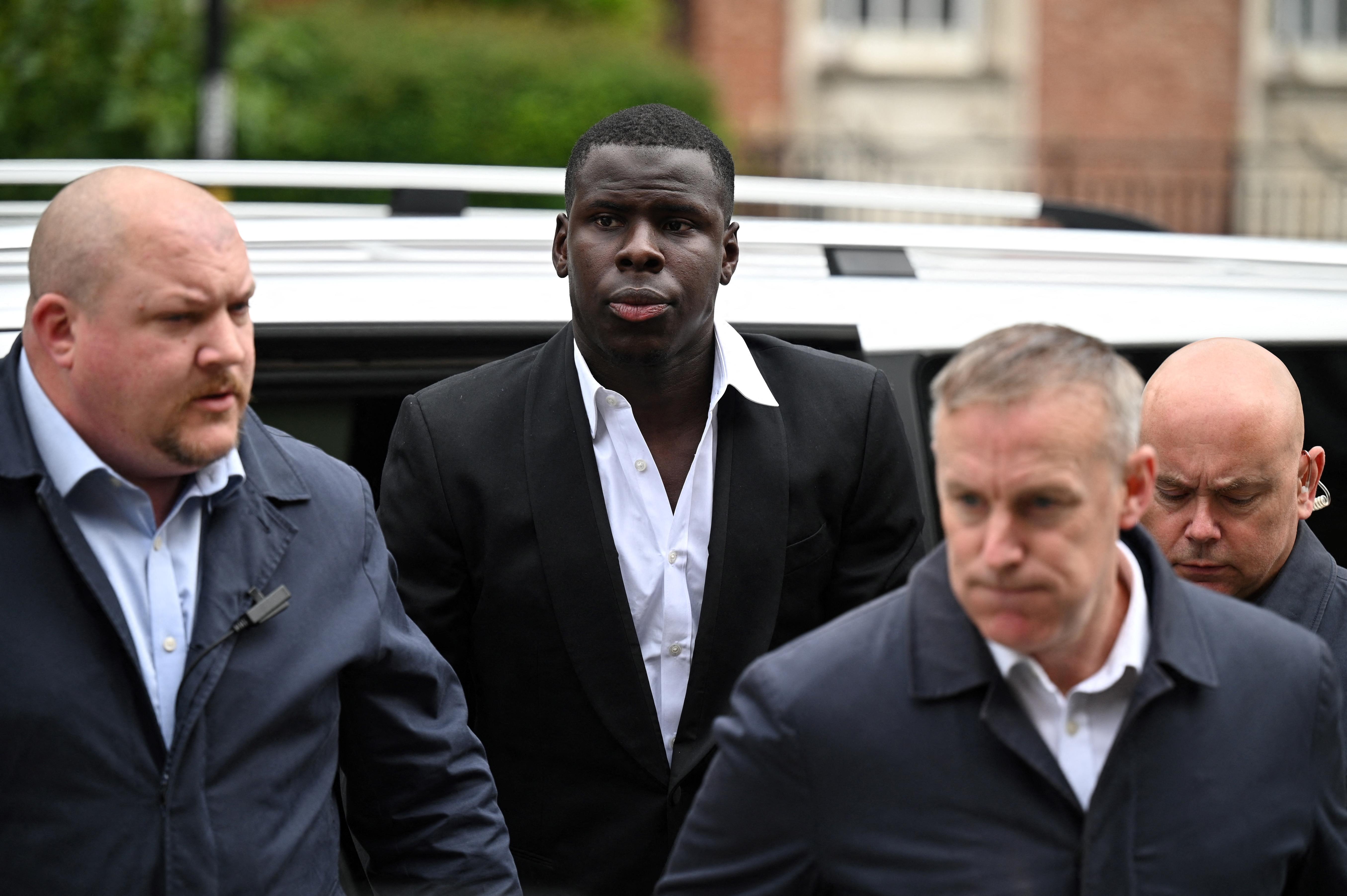 Jogador franc&ecirc;s Kurt Zouma &eacute; condenado por maus-tratos a gato