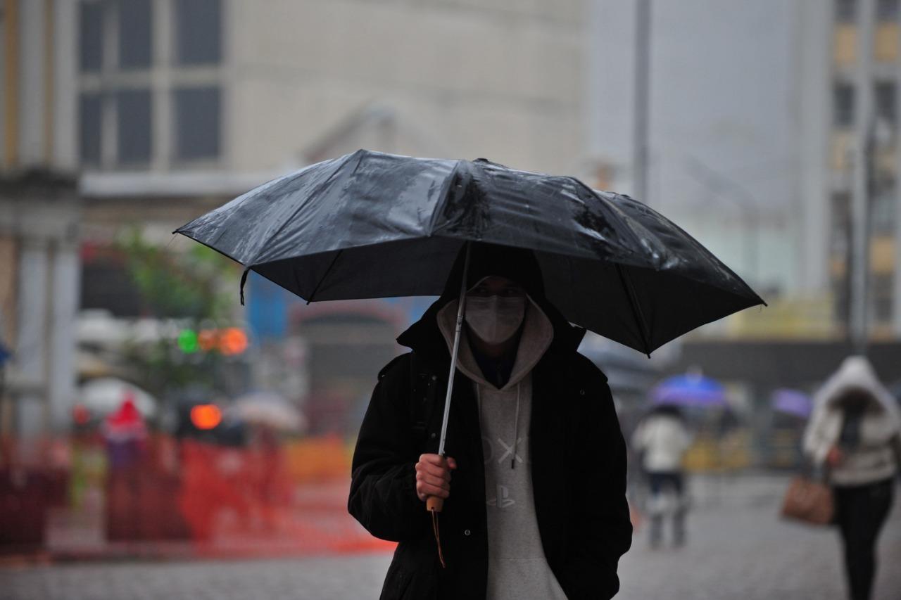 Chove desde cedo no Oeste e no Sul do RS nesta ter&ccedil;a