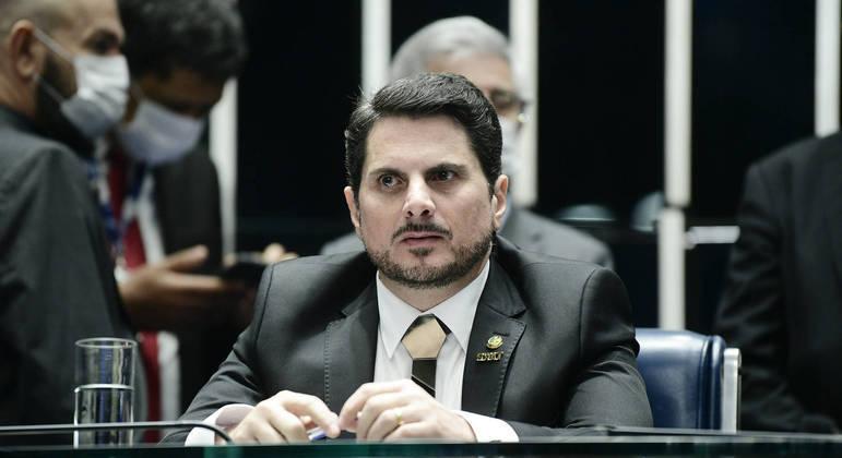 Pol&iacute;cia Federal cumpre busca e apreens&atilde;o no gabinete do senador