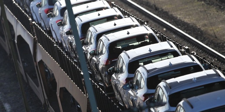 Governo pretende diminuir impostos para baixar preço dos automóveis Governo pretende diminuir impostos para baixar preço dos automóveis