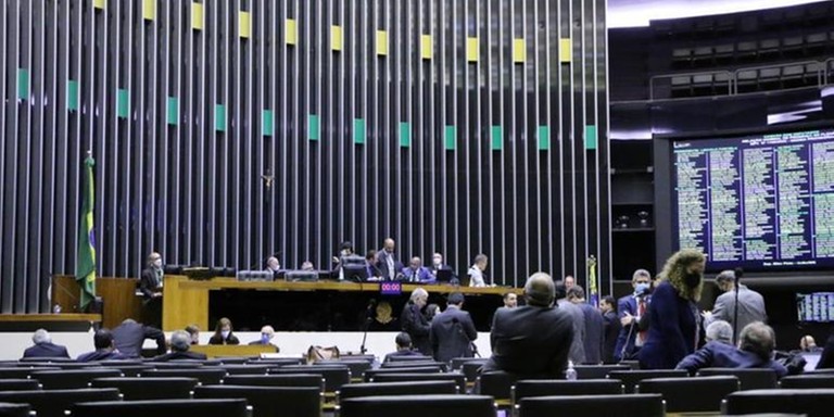 Arcabouço fiscal: salário mínimo e Bolsa Família ficam blindados e votação na Câmara é adiada Arcabouço fiscal: salário mínimo e Bolsa Família ficam blindados e votação na Câmara é adiada