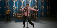 Austin Butler se transforma em Elvis Presley na cinebiografia do astro do rock.