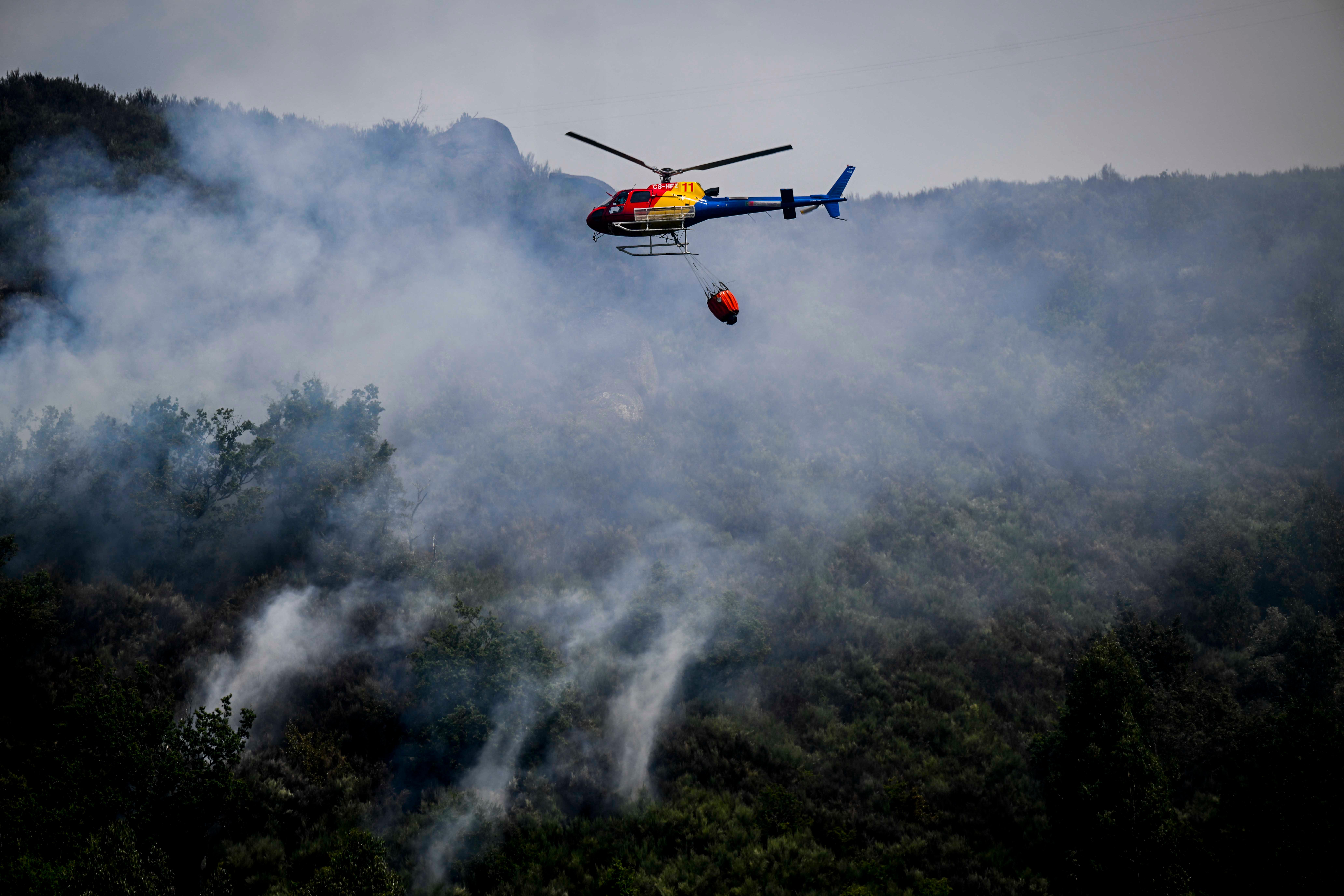 Bombeiros e meios terrestres e a&eacute;reos conseguiram "estabilizar" inc&ecirc;ndios em Portugal