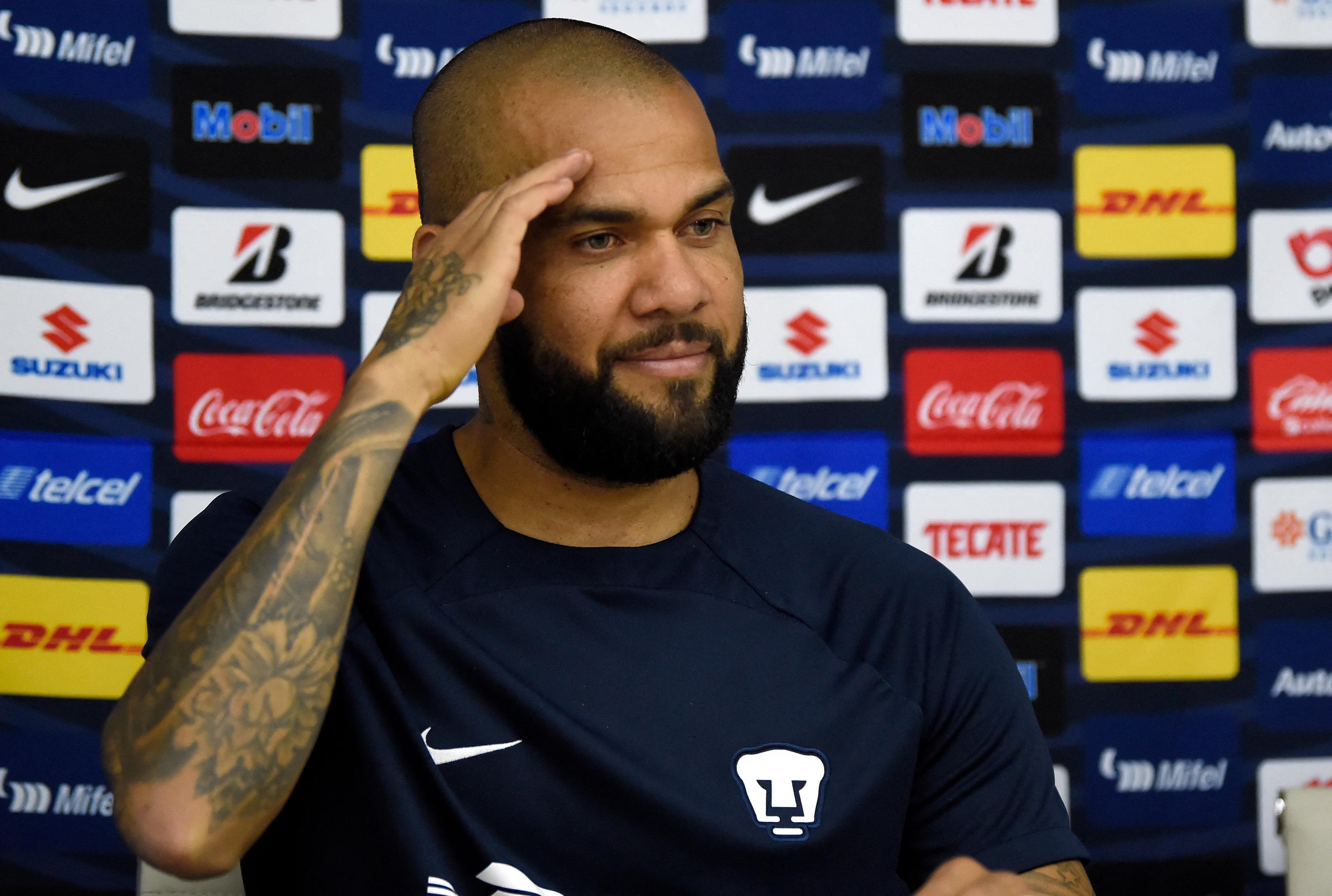 Daniel Alves envia carta para ex-mulher Joana Sanz 