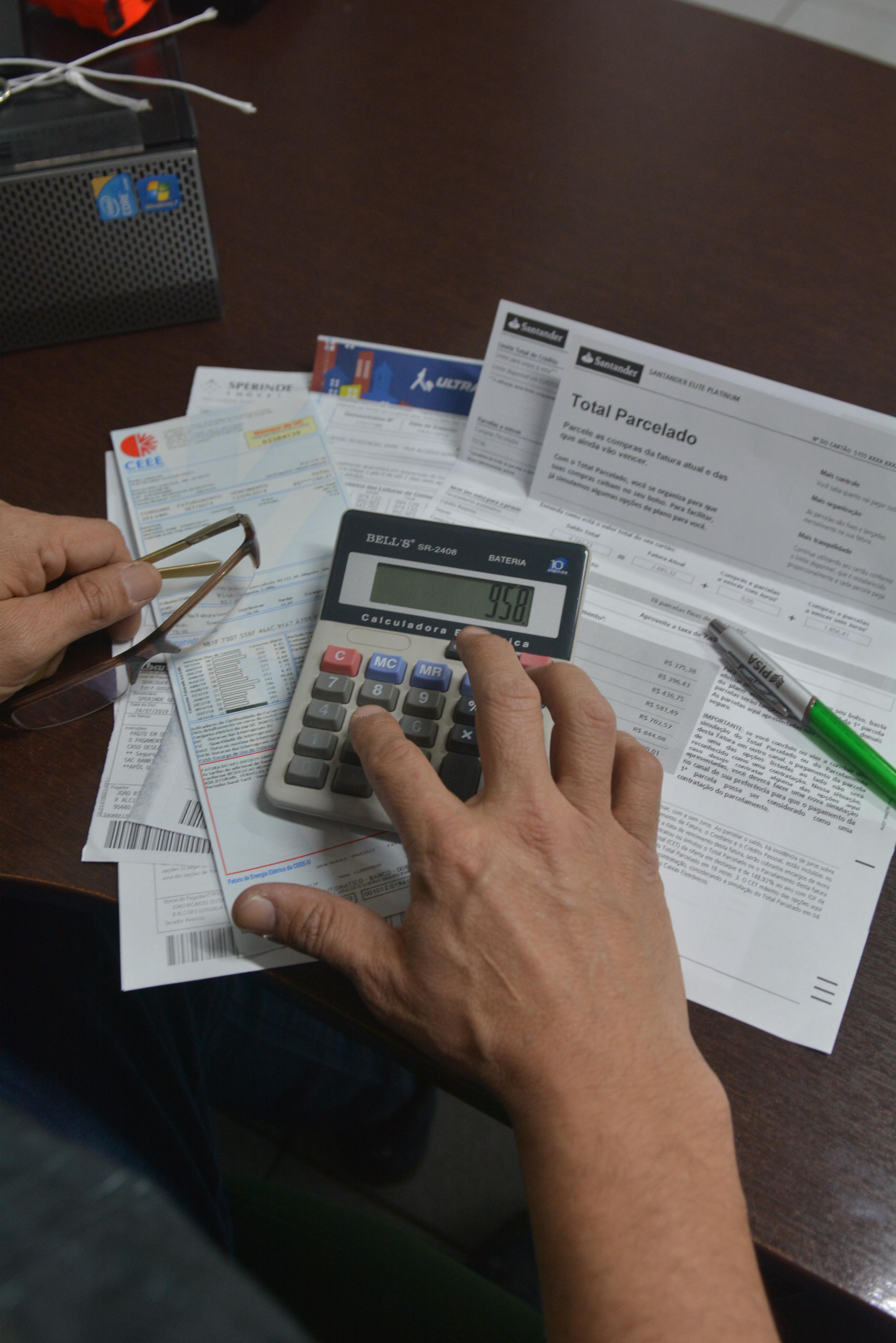 Das fam&iacute;lias com d&iacute;vidas, 18,5% consideram muito endividadas