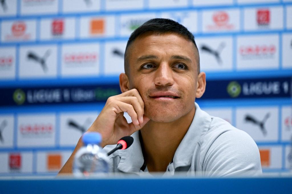 Alexis S&aacute;nchez est&aacute; livre no mercado