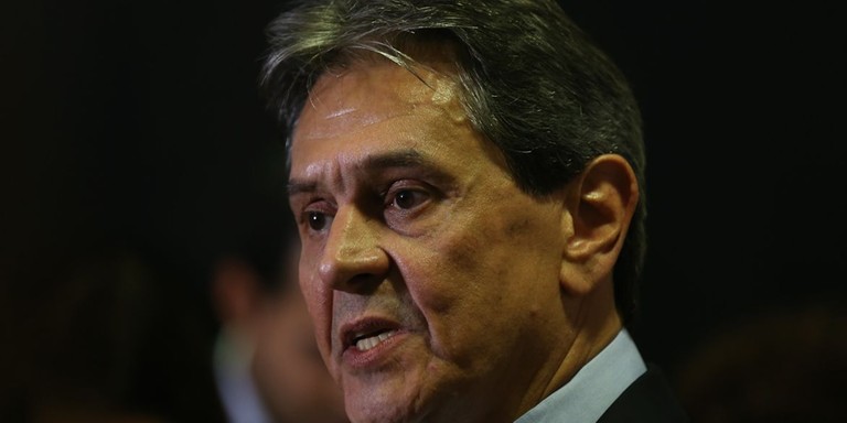 Roberto Jefferson desmaiou e pode estar com traumatismo craniano, diz assessoria Roberto Jefferson desmaiou e pode estar com traumatismo craniano, diz assessoria