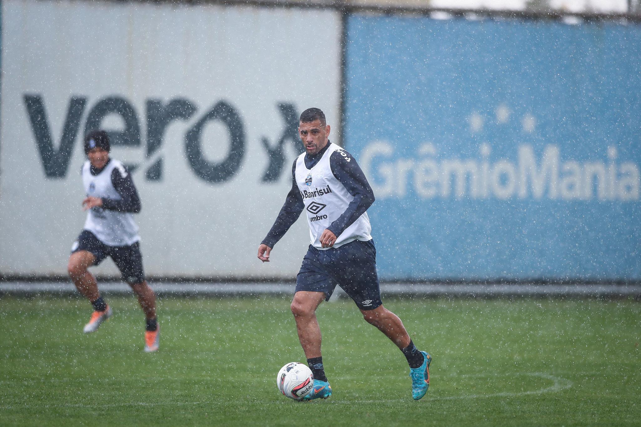 Diego Souza &eacute; a esperan&ccedil;a de gols do Gr&ecirc;mio no interior paulista