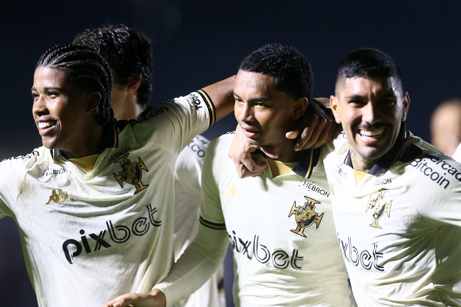 Vasco goleia o N&aacute;utico por 4 a 1 em S&atilde;o Janu&aacute;rio e se recupera na S&eacute;rie B