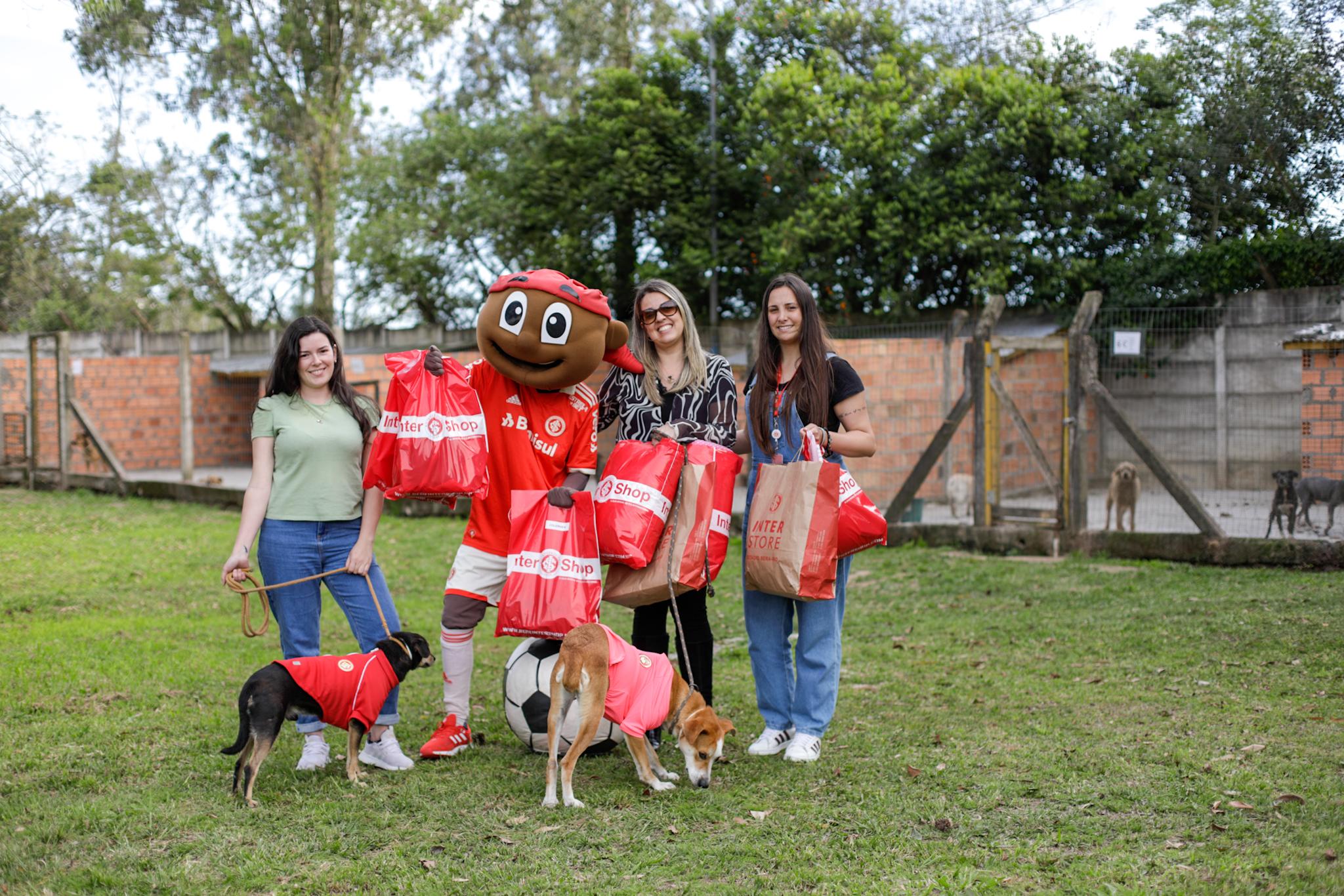 Sport Club Internacional entregou doa&ccedil;&otilde;es recebidas nos quatro pontos de coleta no Est&aacute;dio Beira-Rio
