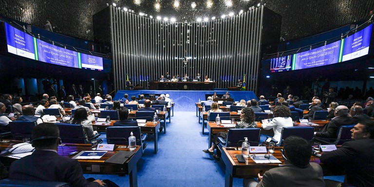 Assunto está em discussão no Senado Assunto está em discussão no Senado