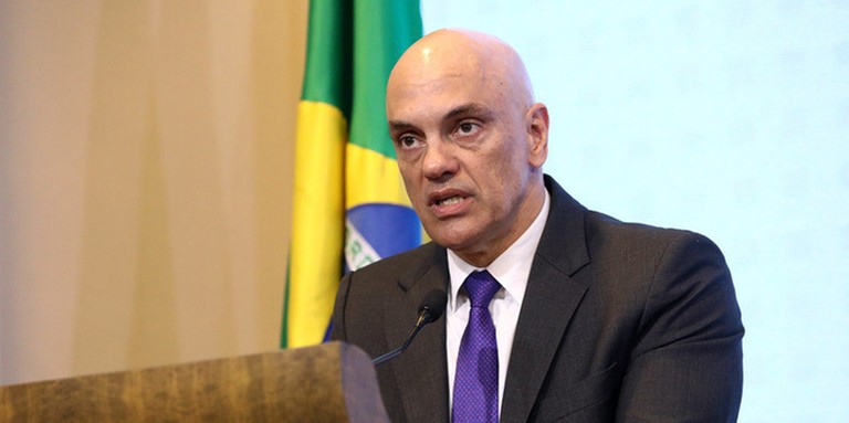Antes mesmo que Moraes inicia-se seu discurso, foi puxado um coro com a expressão Antes mesmo que Moraes inicia-se seu discurso, foi puxado um coro com a expressão