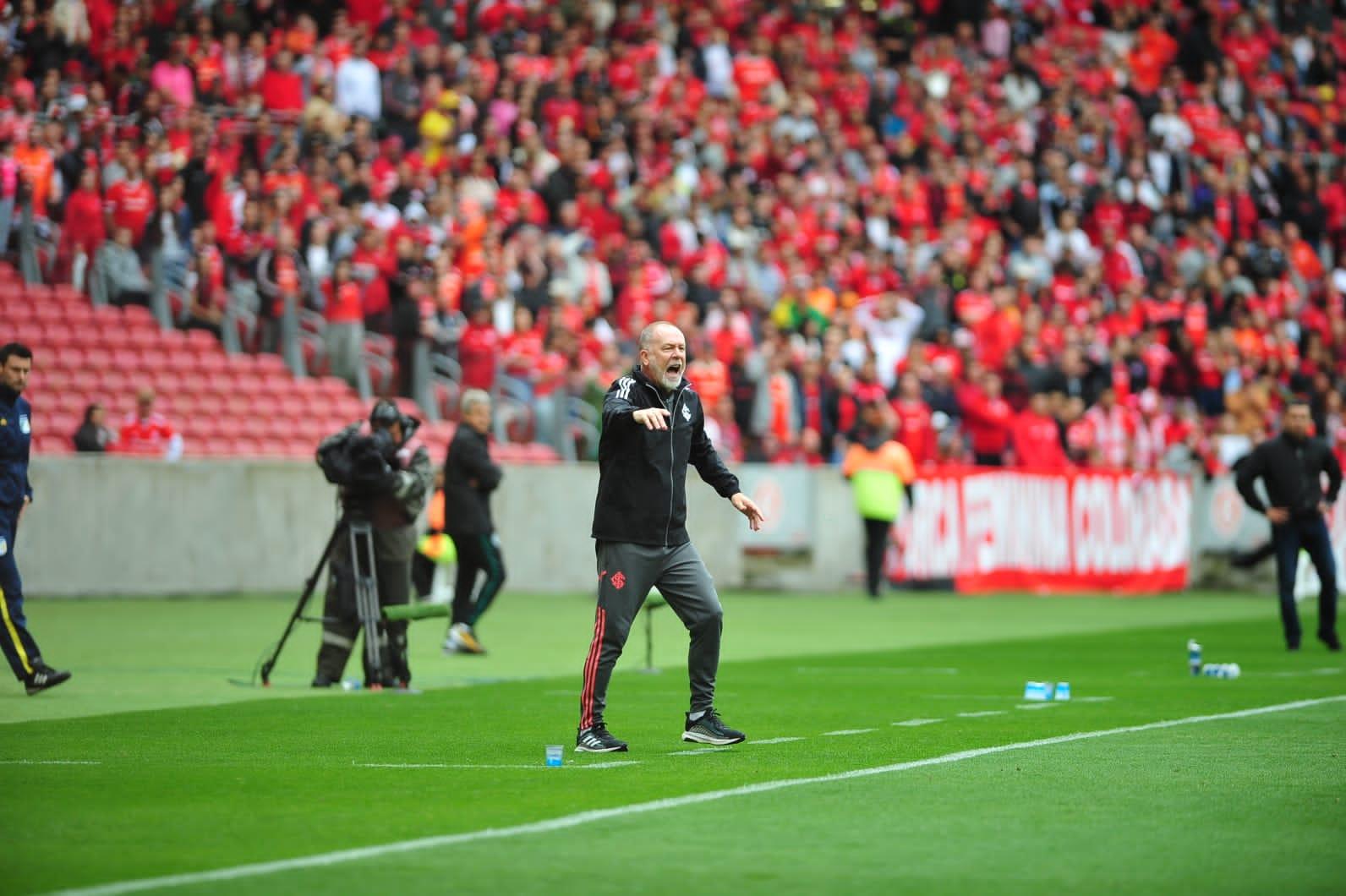 Mano Menezes na vit&oacute;ria do Inter contra o Goi&aacute;s neste domingo
