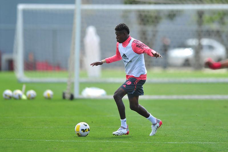 Inter ter&aacute; que investir para ficar com Vit&atilde;o