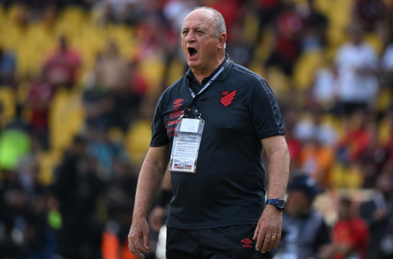 Luiz Felipe Scolari deixa o cargo de diretor t&eacute;cnico do Furac&atilde;o e vai treinar o Galo