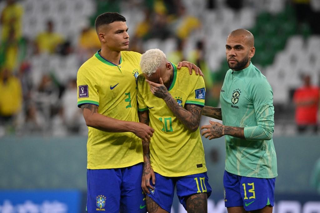 Jogadores da sele&ccedil;&atilde;o brasileira lamentam a elimina&ccedil;&atilde;o na Copa do Mundo