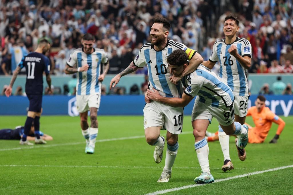 Messi lidera jovens argentinos na busca do t&iacute;tulo