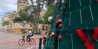 Decoração natalina na Praça da Alfândega, Porto Alegre.