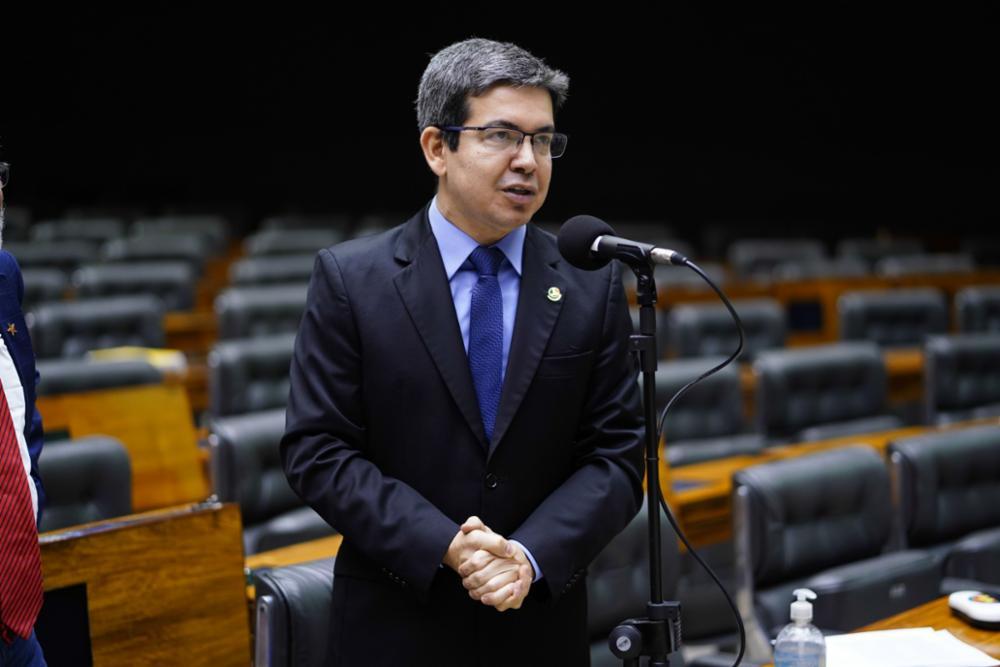 Rea&ccedil;&atilde;o da oposi&ccedil;&atilde;o ao arcabou&ccedil;o fiscal agradou ao senador