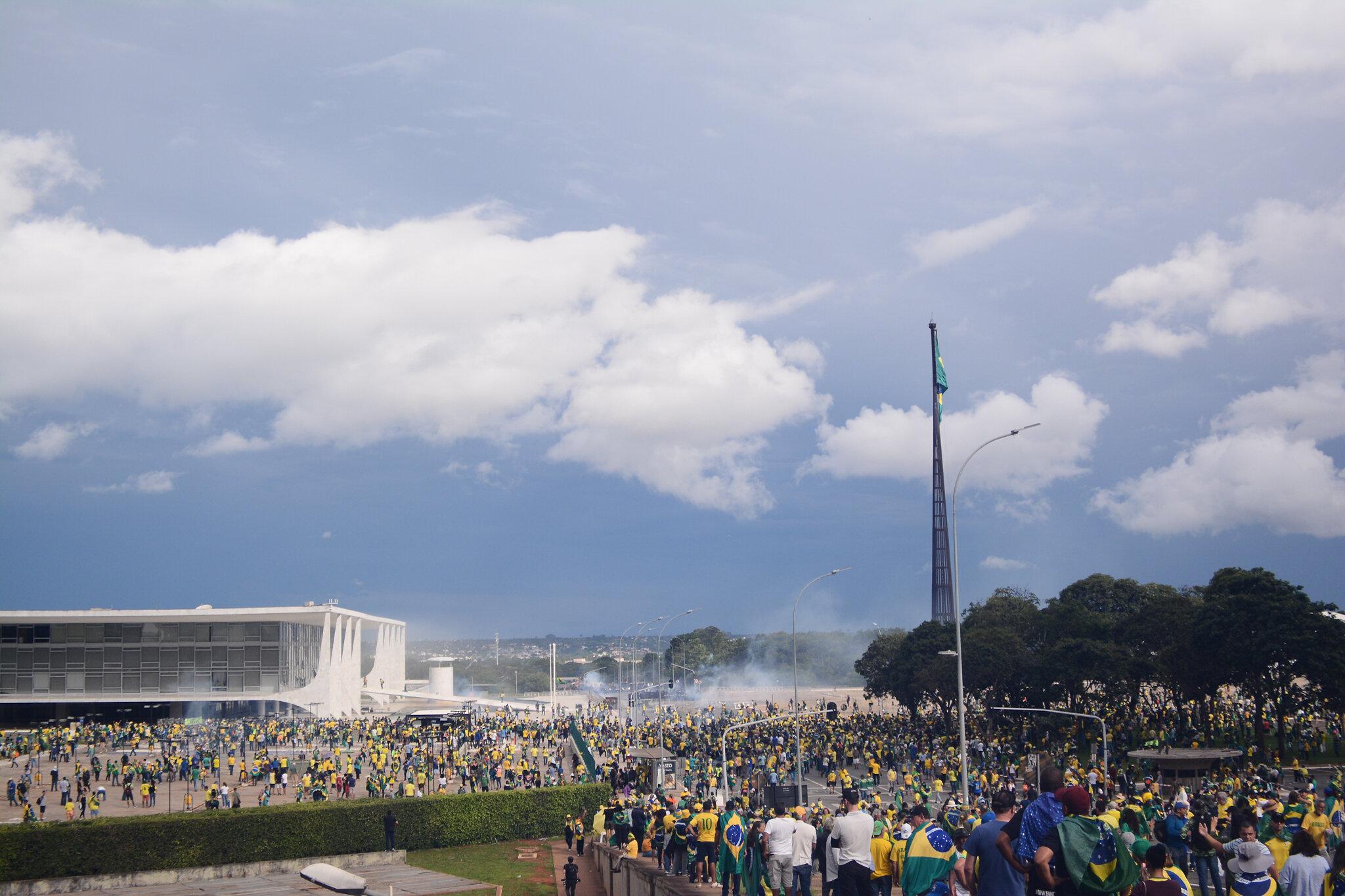 Das 1.390 pessoas denunciadas, 294 continuam presas; s&atilde;o 208 homens e 86 mulheres.
