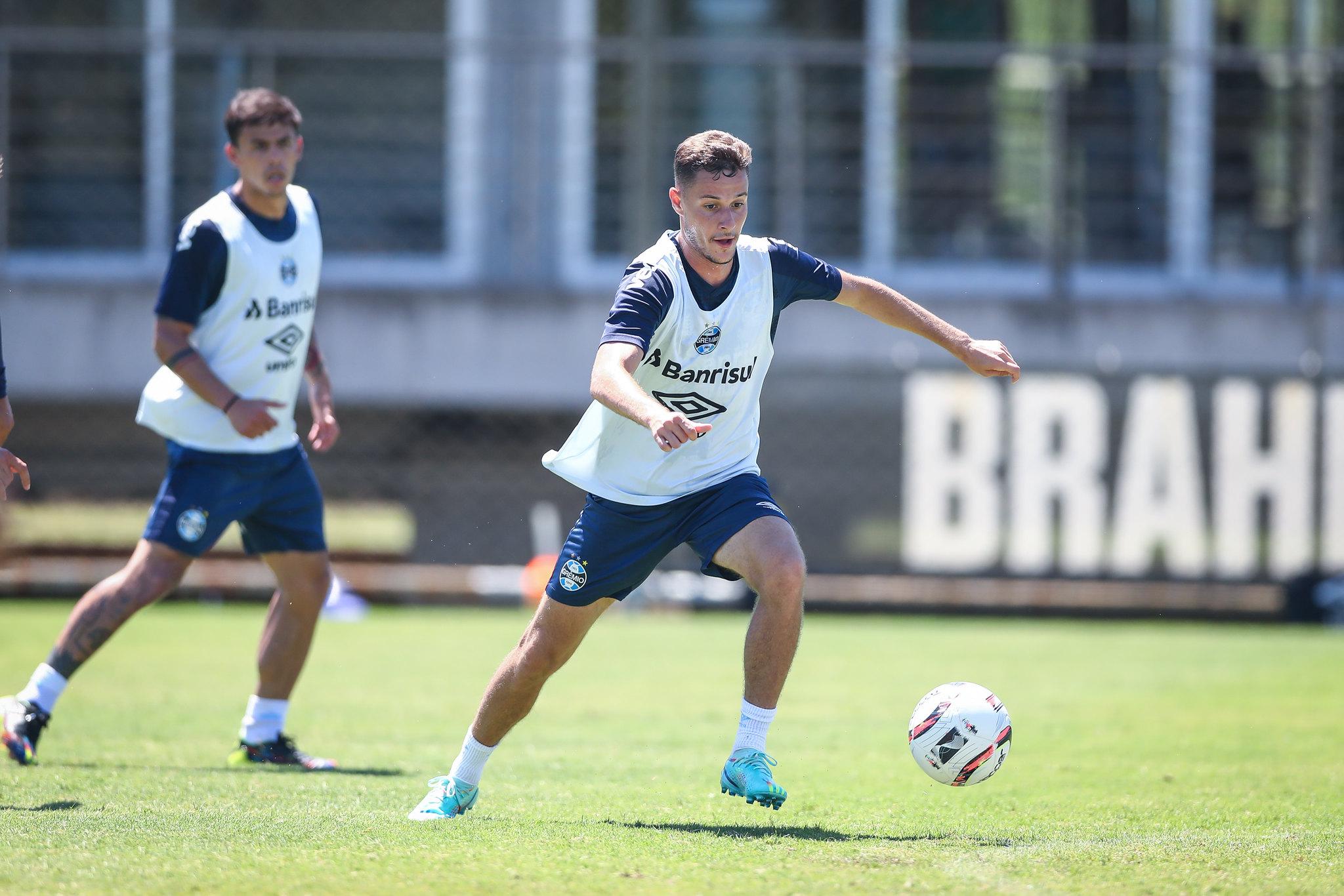 Gustavinho est&aacute; apto a estrear com a camisa gremista